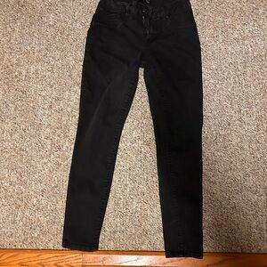 1822 Denim Women's Classic Black Skinny Jeans, size 6